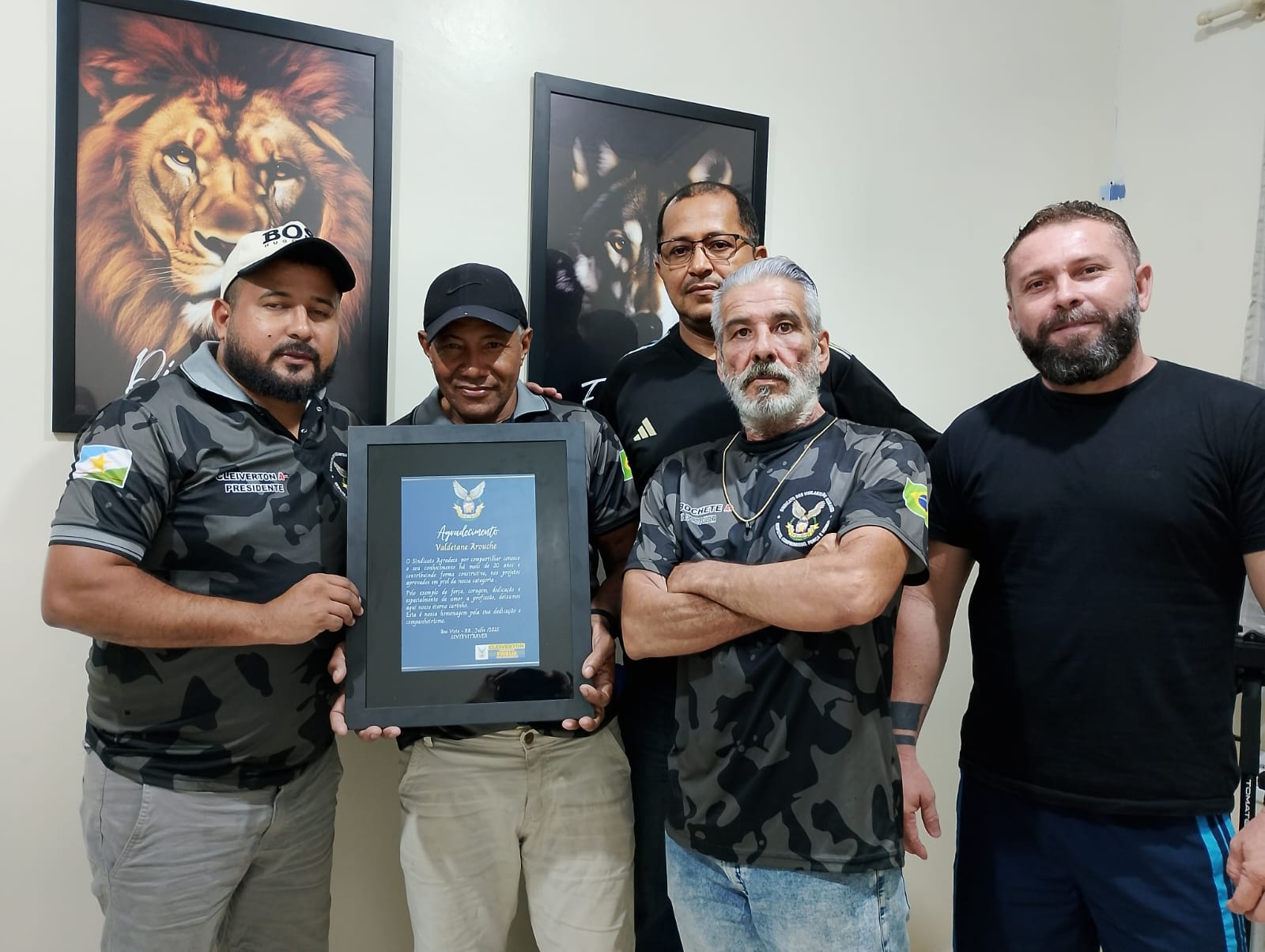 Valdetane Morais recebe homenagem do SINTEVITRAVER pelos 25 anos de profissão e sindicalização