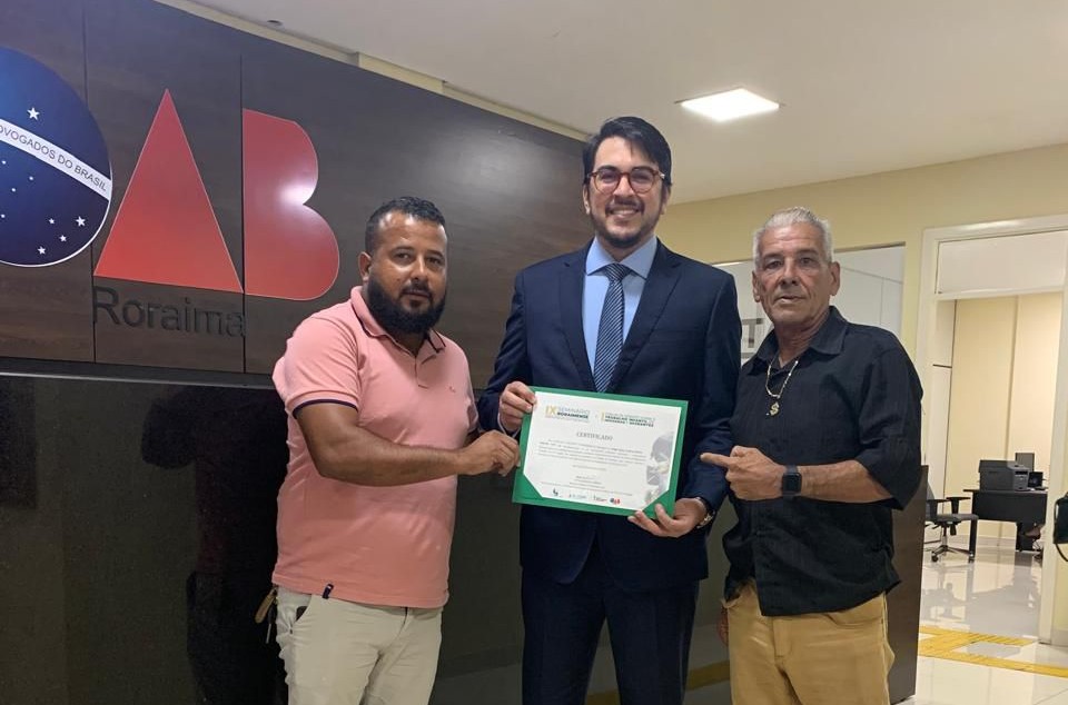 Assessor jurídico do SINTEVITRAVER recebe certificado de reconhecimento da Justiça do Trabalho